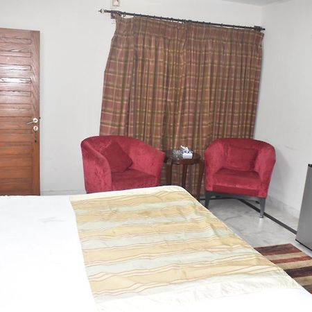 Pyramid International Guest House イスラマバード エクステリア 写真