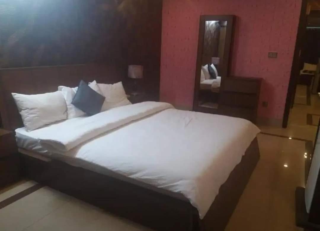 Pyramid International Guest House イスラマバード エクステリア 写真