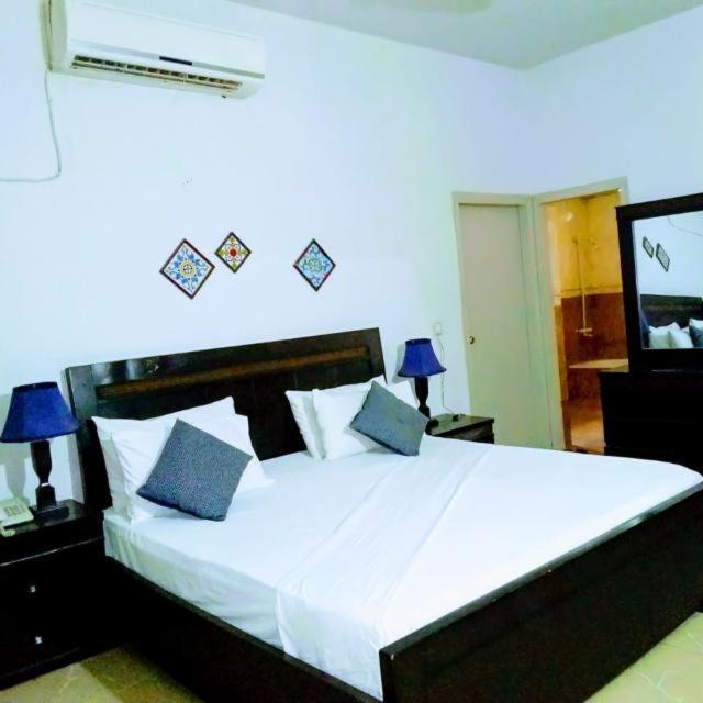 Pyramid International Guest House イスラマバード エクステリア 写真