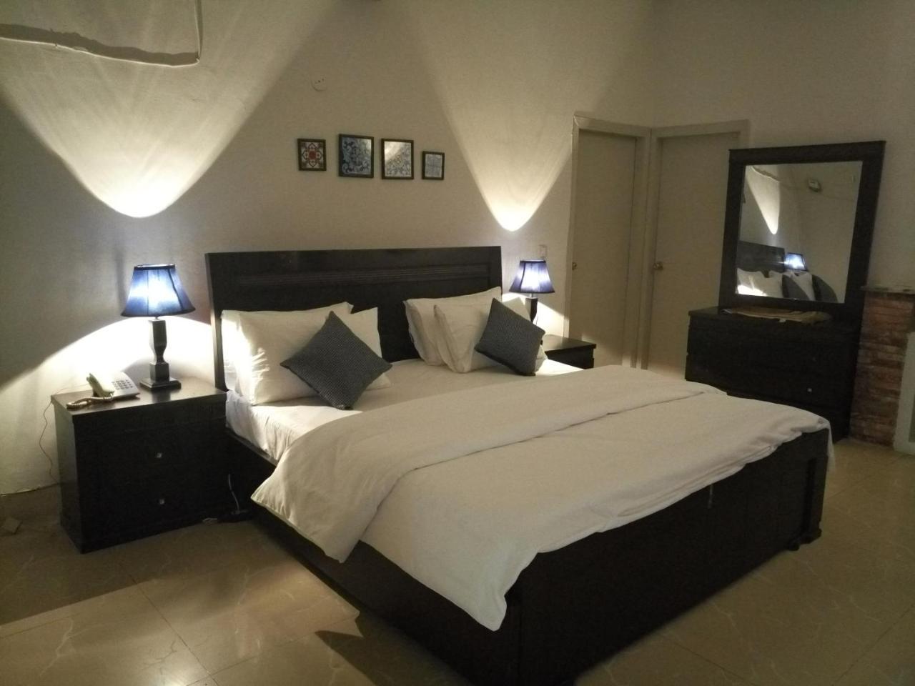 Pyramid International Guest House イスラマバード エクステリア 写真