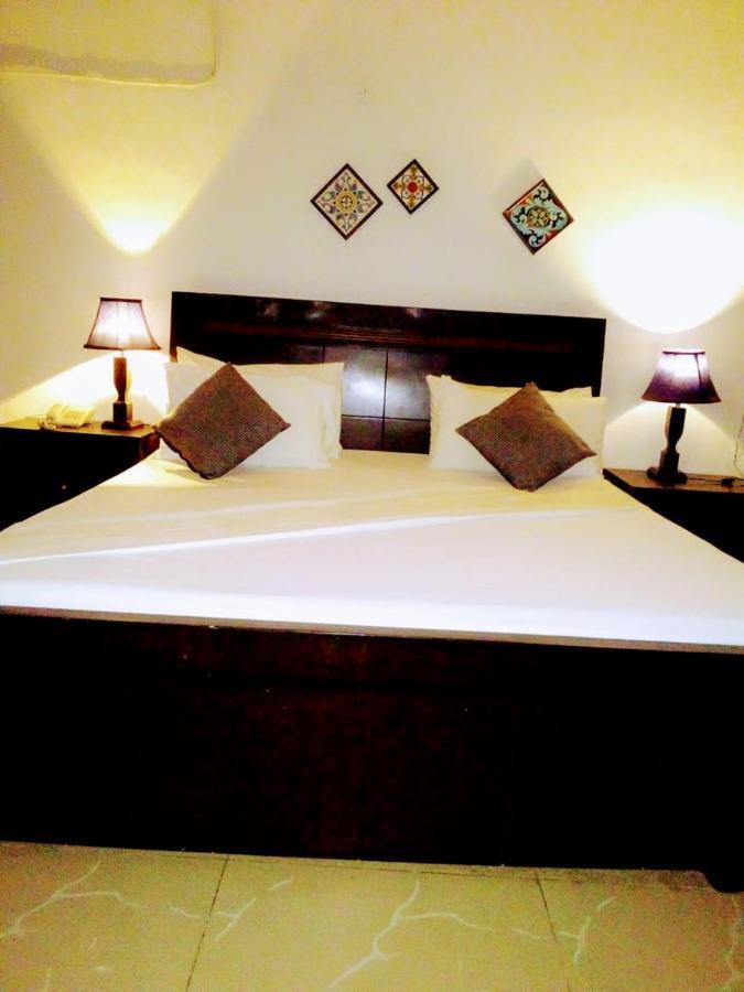 Pyramid International Guest House イスラマバード エクステリア 写真